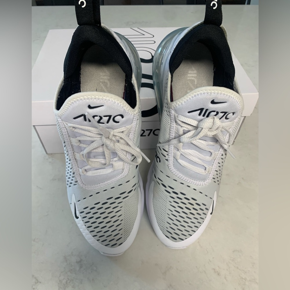 Womens Nike Air Max 270 Size 9.5